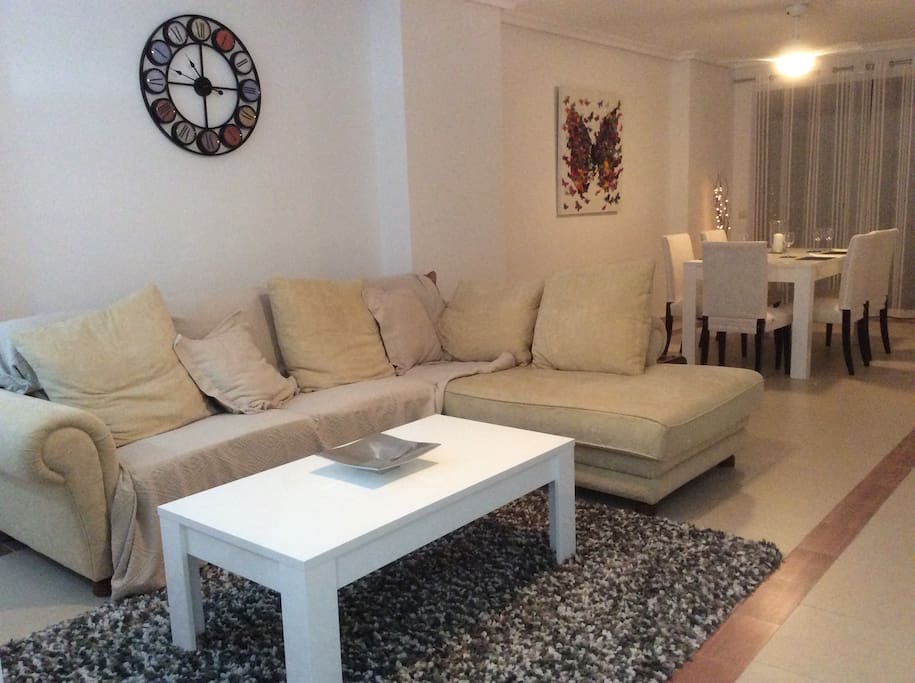 White and fresh. The living/dining room freshly decorated for 2016. Perfect for chilling out before hitting the amazing nightlife.
