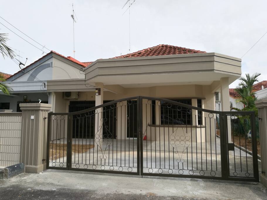 Outlook - spacious yard and car park. Available for 3 cars in gated