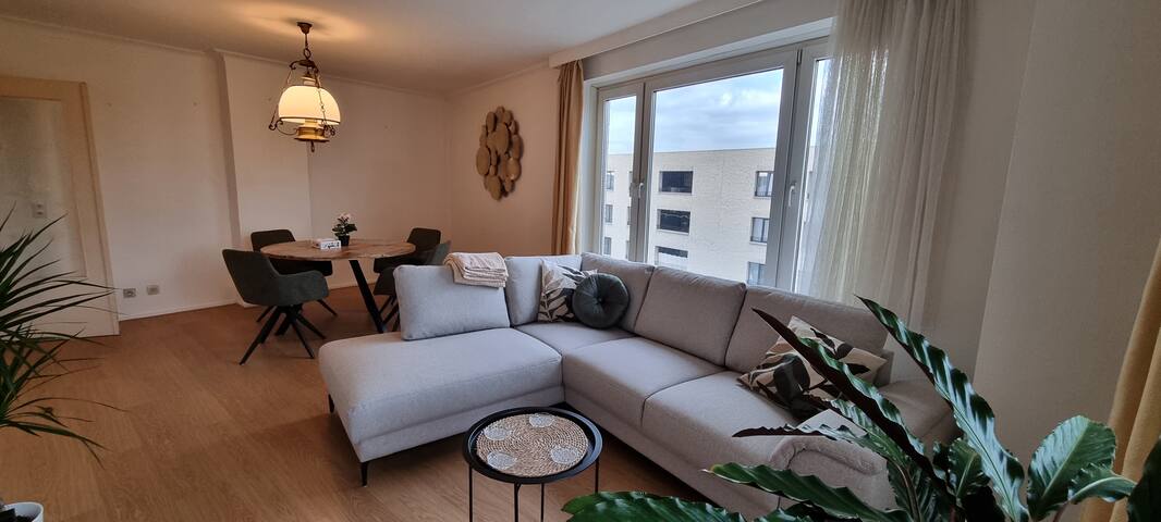 Cosy flat 3 slaapkamers met balkon gallery image 2