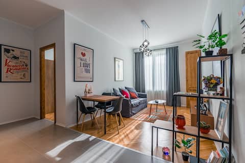 ♥ New ♥ 1 BDR Apartment Near Freedom Square
