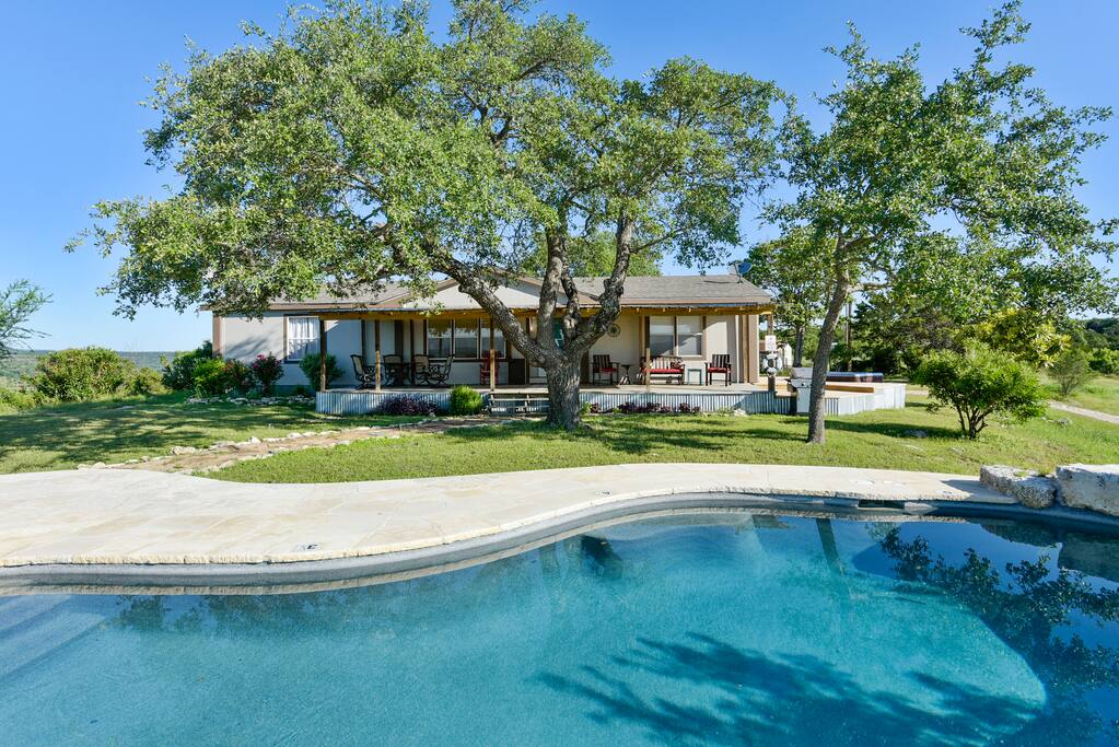 Dive into the 6ft deep pool.
