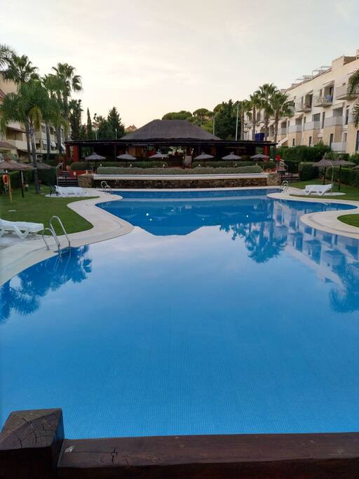 Piscina tres y Chiringuito