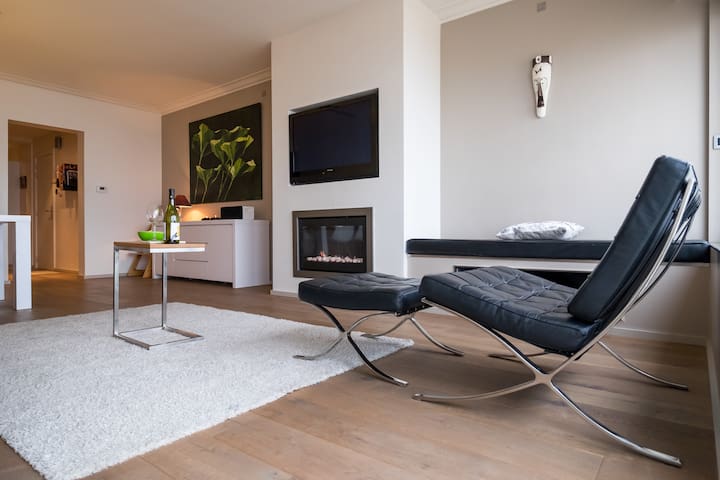 Quiet apartment with sea view