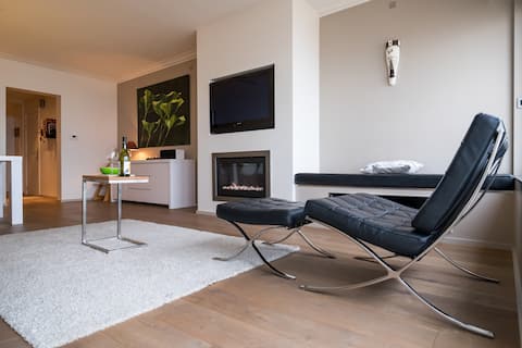 Quiet apartment with sea view