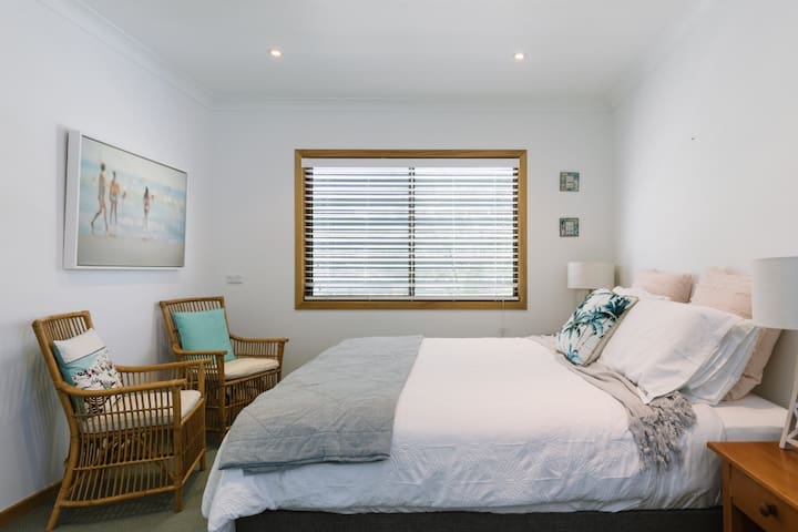 Resort Style Beach House Bed 2