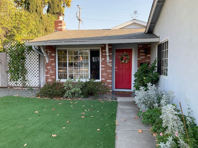 Simple Pleasures in a Peaceful Niche