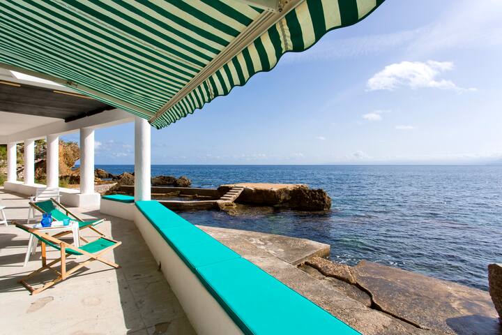 La Casa In Riva Al Mare Significato