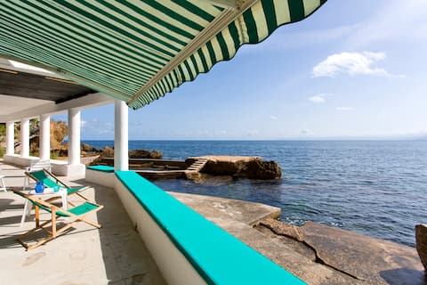 Top performing Airbnb: The Sea at Your Feet in Santa Flavia