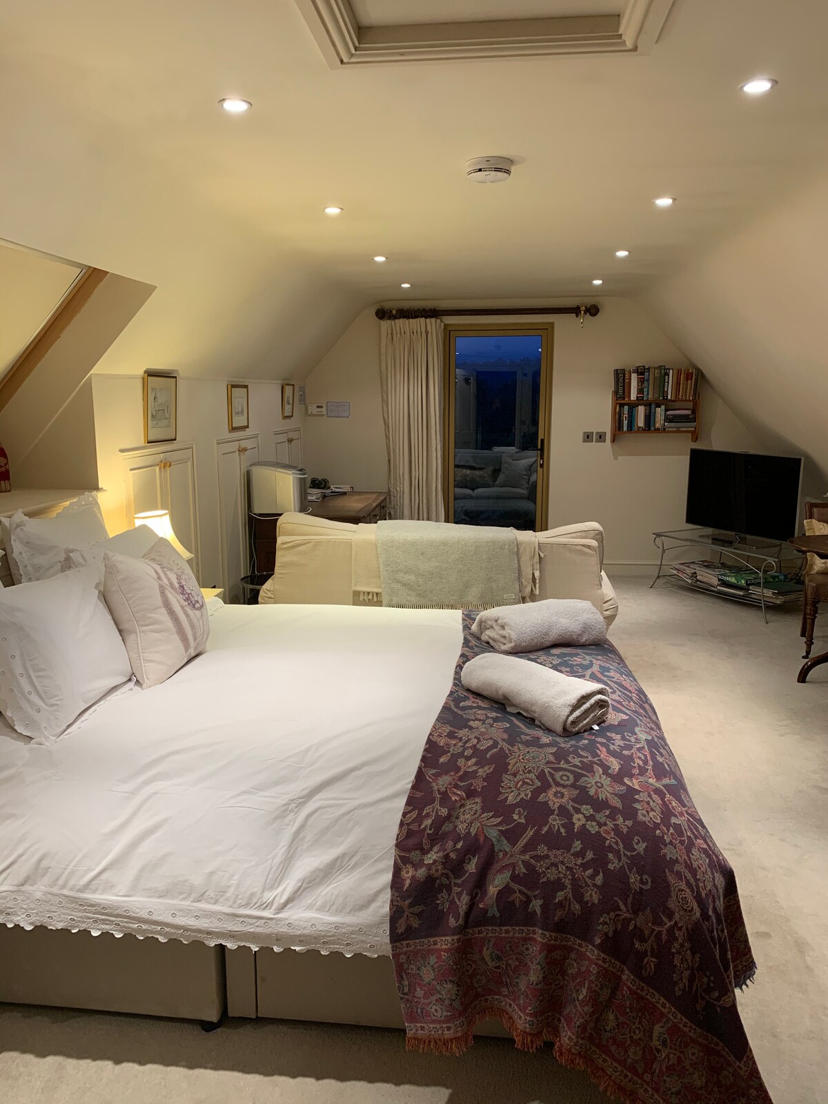 Photo through Studio -20 yards from Walnut cottage ( above garage) - great views 
King bed / en-suite shower& loo
Sofa bed TV 

Nespresso 
Kettle 
Fridge 
Toaster
Sandwich maker 
Ice machine 
Microwave 
Cutlery plates cups glasses 
Basic supplies 
