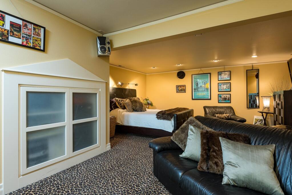Lower level -
All yours!