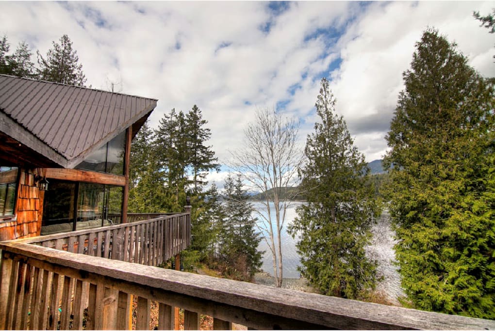 With floor-to-ceiling windows, waking up to seaside views is a daily occurrence