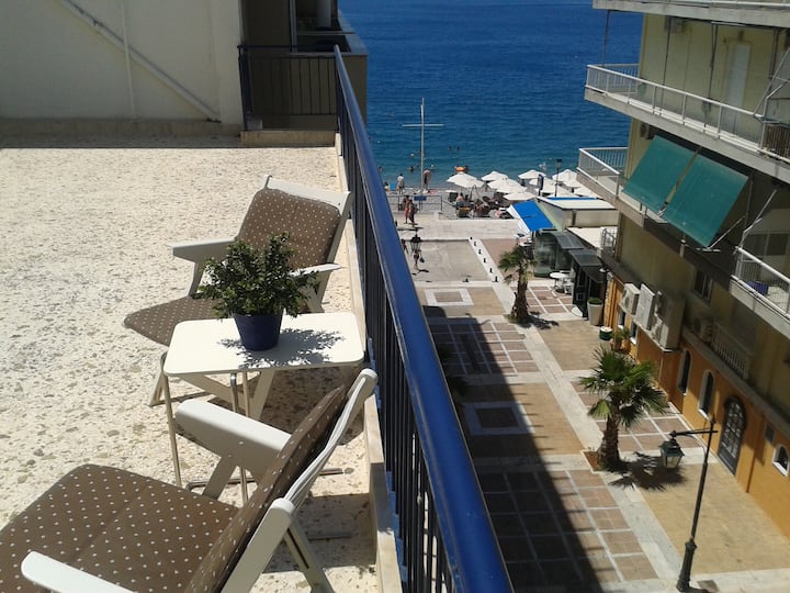 Top Floor Seaside Apartment