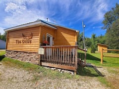 Discovery+Lodge+-+Cozy+Cabin+Close+to+the+Falls%21