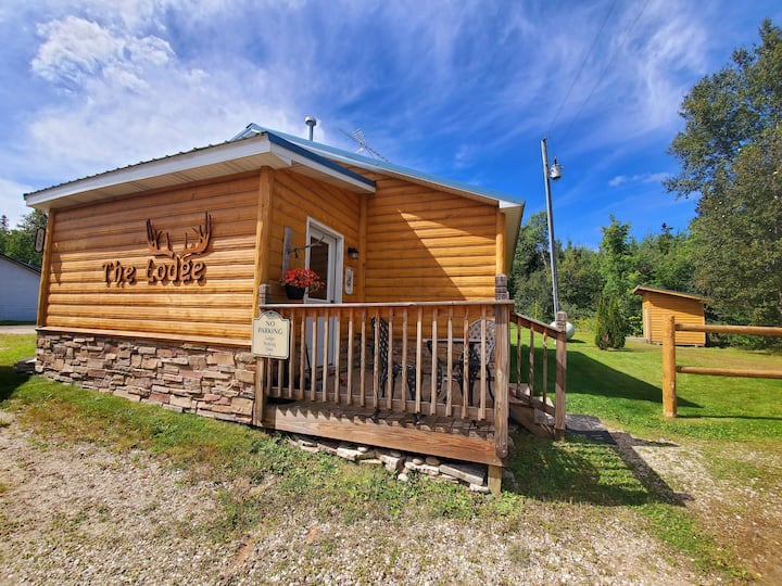 8 Best PetFriendly Cabins Near Tahquamenon Falls, Michigan Updated