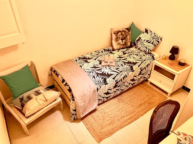 Cozy Room (Girls only) Quiet area/Sagrada Familia