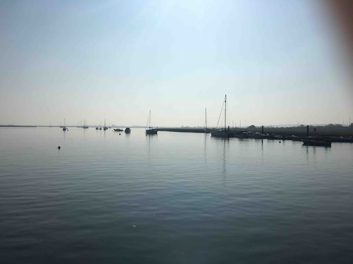 Fabulous apartment in central Leigh on sea Condominiums for Rent in