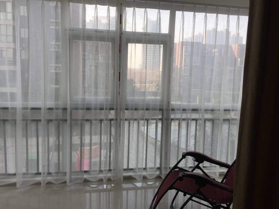 晒太阳 看本一直想看的书 如果有音乐再好不过了