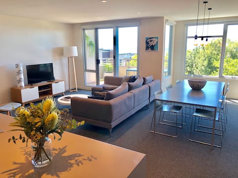 Top performing Airbnb: Point Grey Apartment No. 5 in Lorne