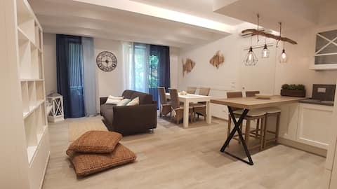 HOME DELUXE - Marine-style apartment