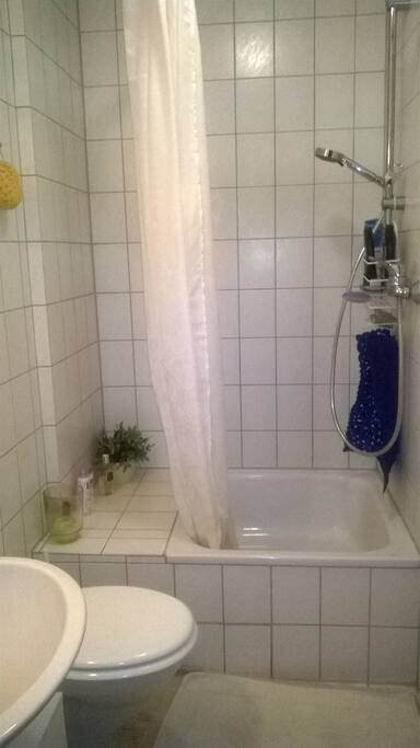 Dusche und Toilette