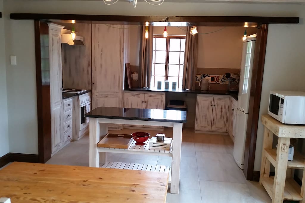 Well equipped kitchen with eccentric finishes