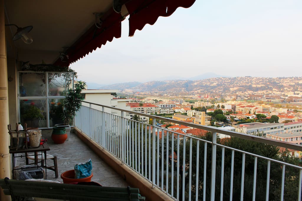 La terrasse avec vue sur la région