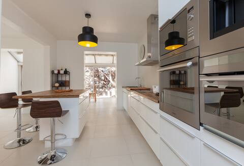 Huge Family Equiped + Quiet + Free Parking + Pool