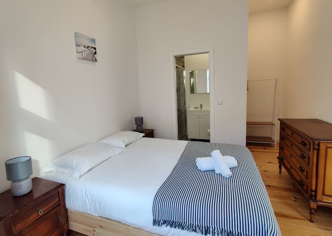 New! Kings Apartment IV w/ exterior Patio gallery image 5