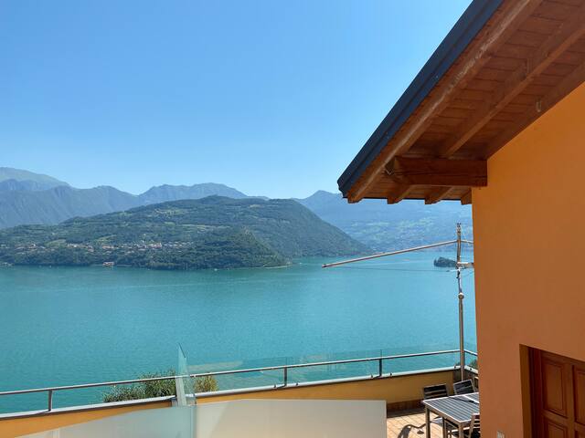 Lake Iseo: views, privacy, pool & air conditioning gallery image 5