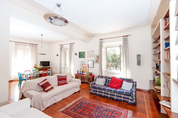 Grandomus Colosseo 5 rms+3 bathrms