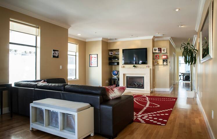 Amazing Large Central Flat gallery image 3