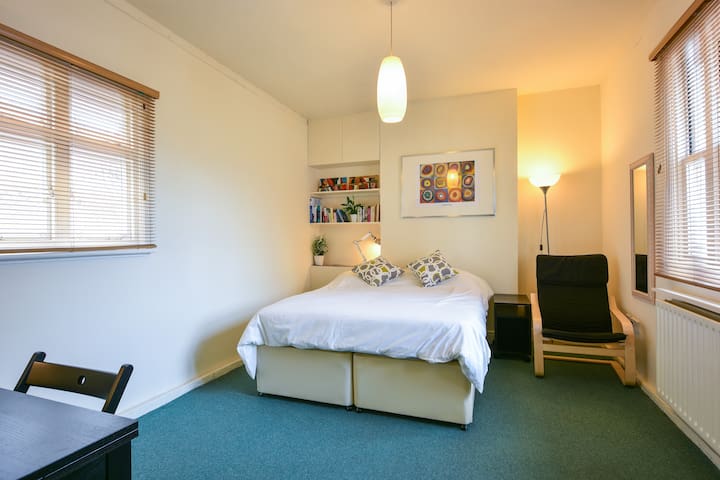 Central Studio flat in Lewes