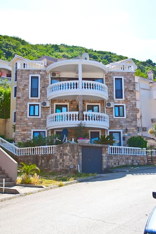 Апартаменты 500 м от моря 1 этаж