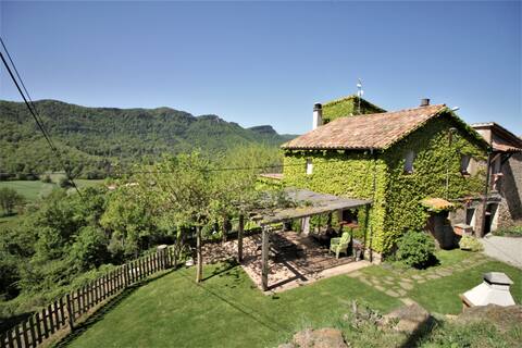 Beautiful cottage 5 minutes from Fageda