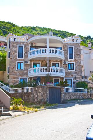 Апартаменты 500 м от моря 4 этаж 5