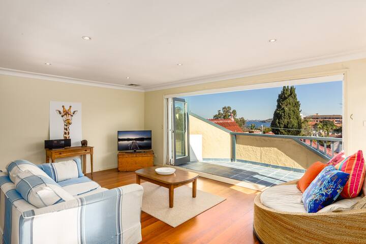 Large modern family beach house gallery image 5