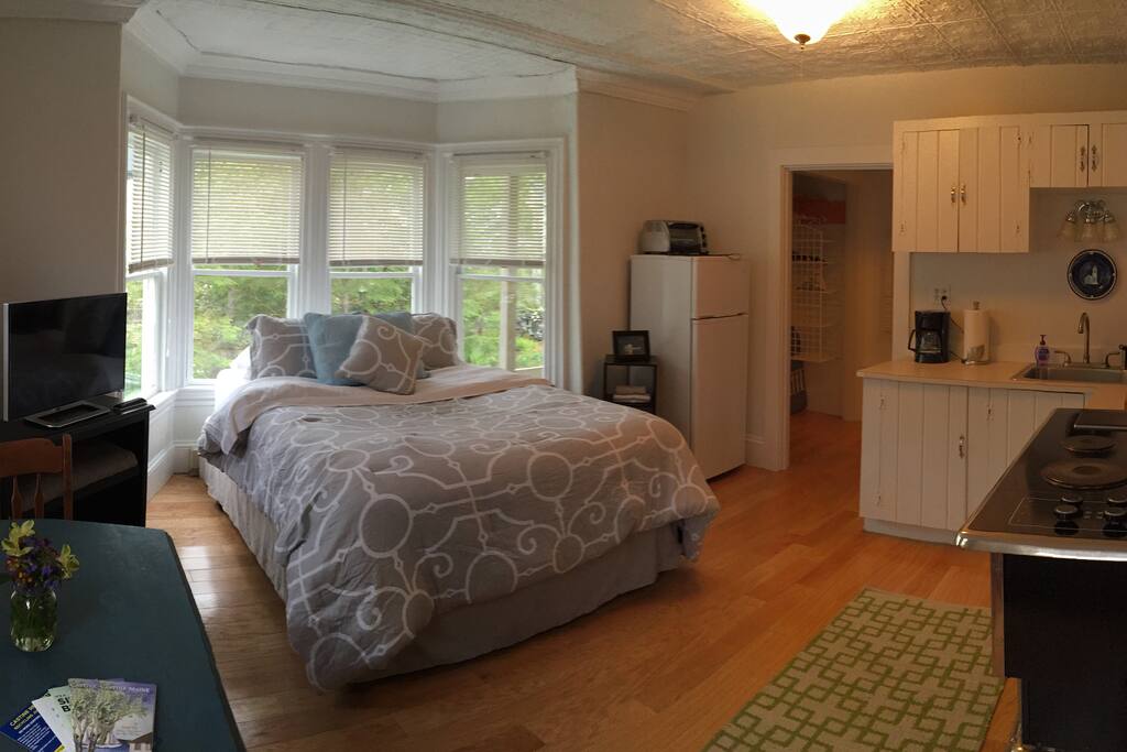 One room studio, with closet and bathroom