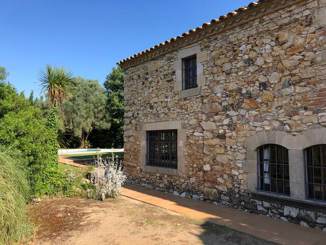 Costa Brava. Mas, grand jardin, piscine, Ampurdán gallery image 3