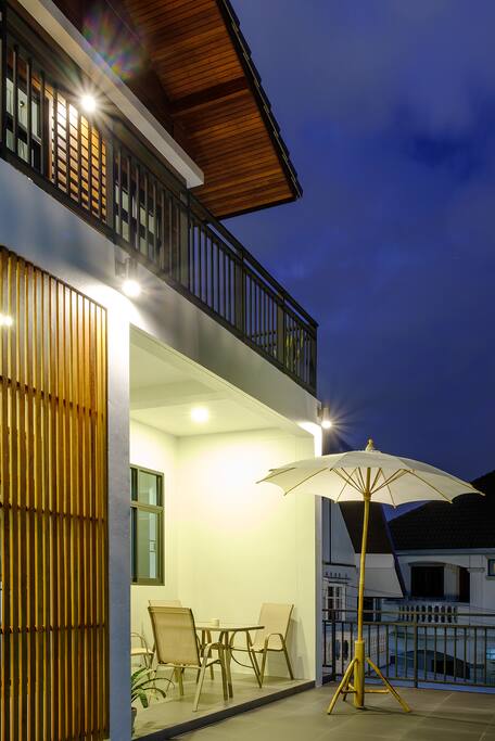 Large balcony ideal for dinning outside.