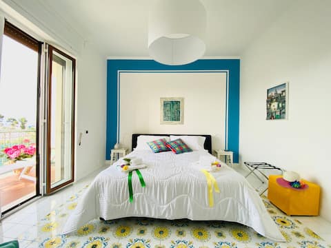 Beautiful family flat Sorrento center with seaview