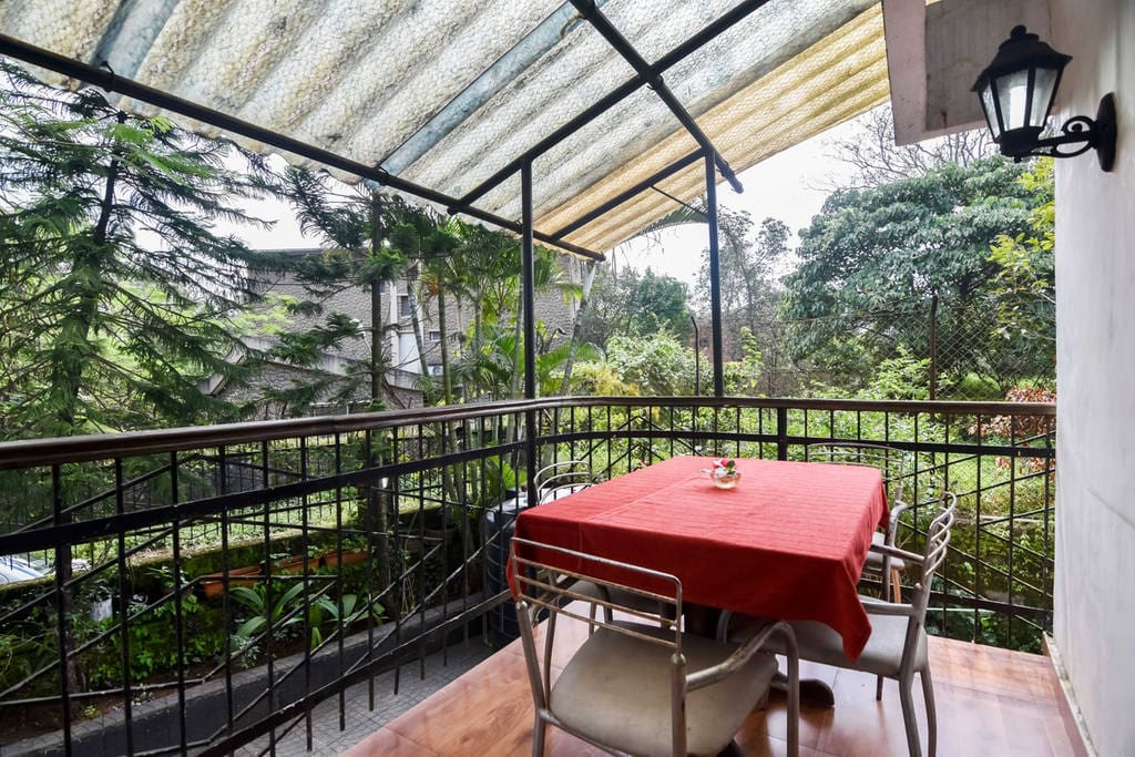Private Patio/ Front Yard