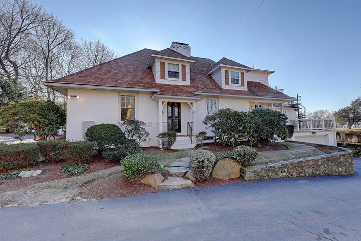 Seaside Home with Beach Access gallery image 5