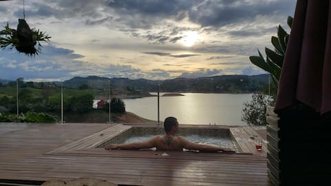 Casa los Nidos privacy,lake access,Hot tub