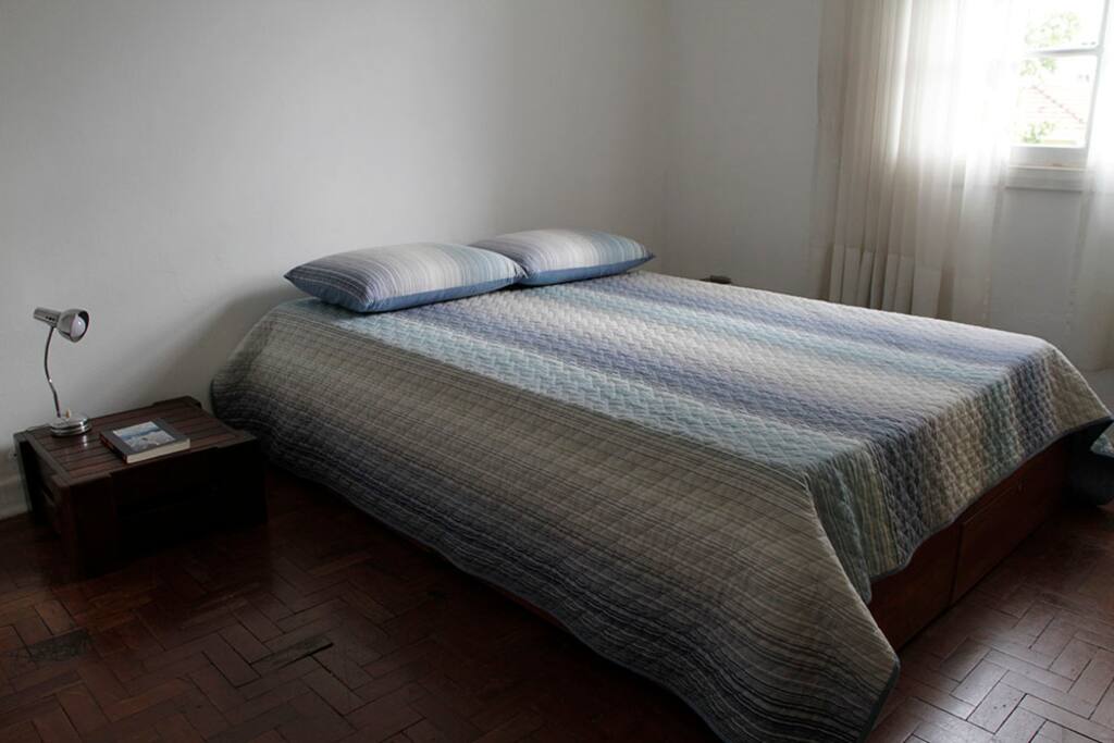 Cama do quarto de hóspedes.