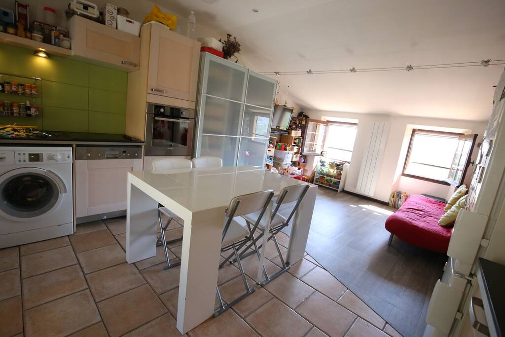 Pièce à vivre de 20m². Appartement traversant, facile à aérer
