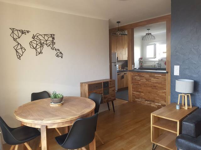 Room in a bright T3