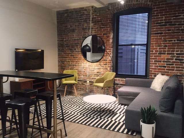 LOCATION! Loft in the heart of Downtown Nash! 301