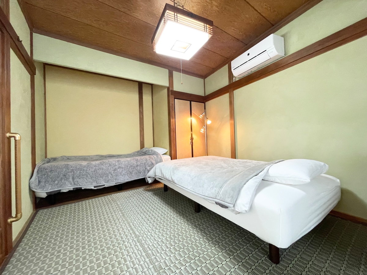 Bedroom about 12 ㎡

1 x● semi-double sized
●Single × 1