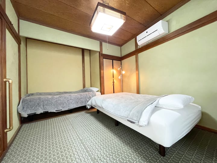 Bedroom about 12 ㎡

1 x● semi-double sized
●Single × 1