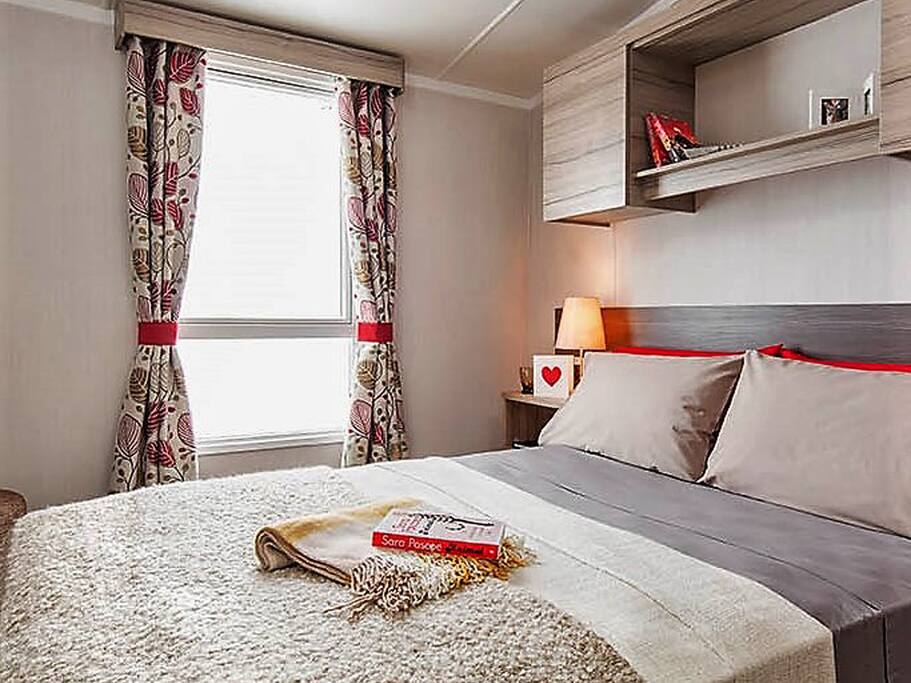 Deluxe Caravan - Master Bedroom